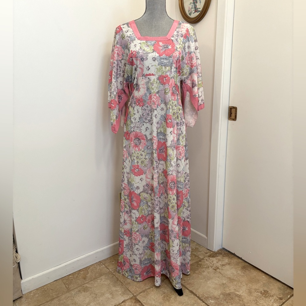 Vintage 1970’s Floral Maxi Dress / Caftan